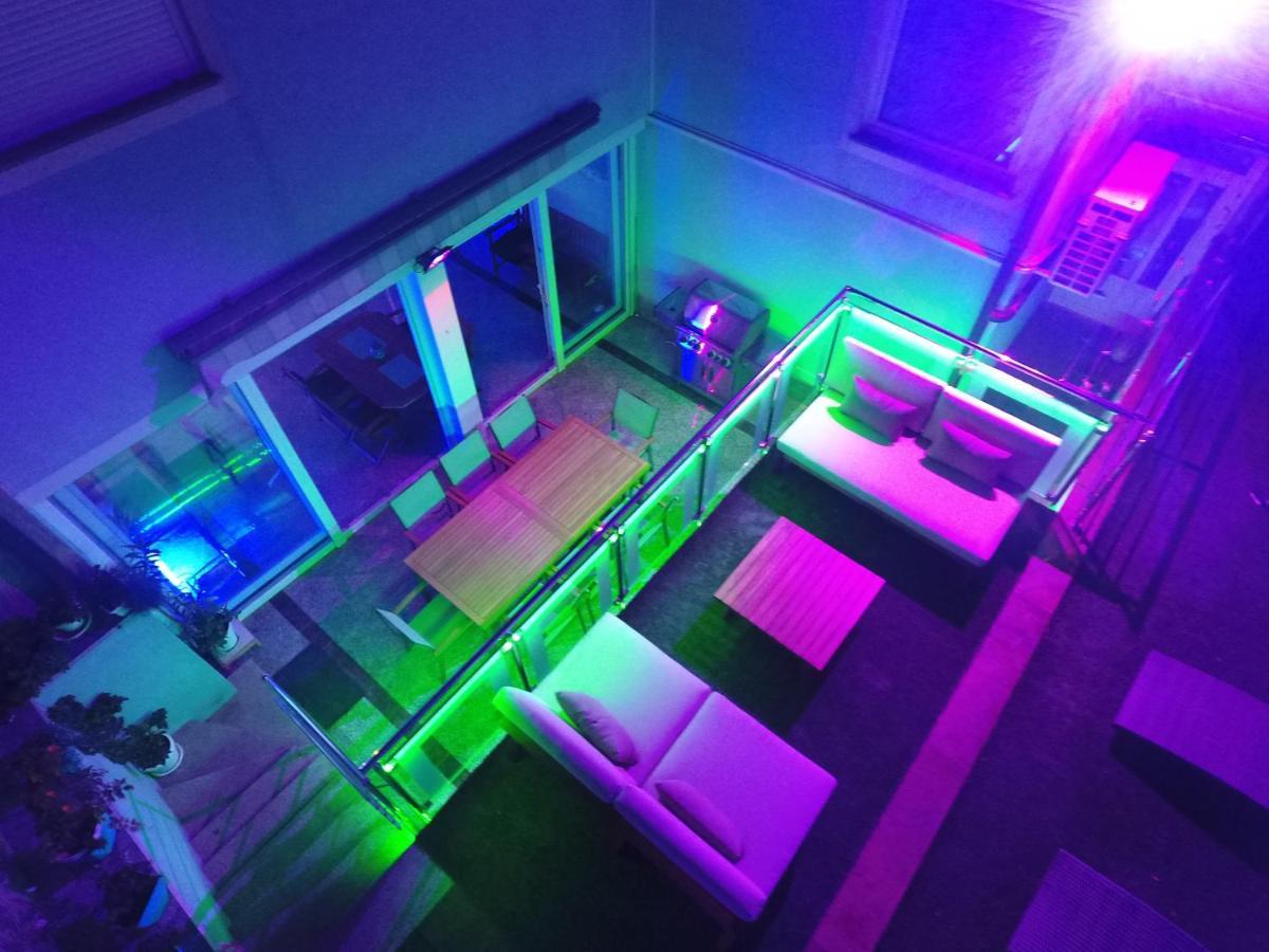 Villa Mit Whirlpool Fuer 32 Per ซริกเวนิซา ภายนอก รูปภาพ