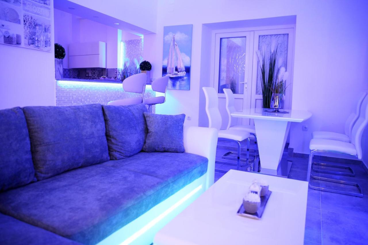 Villa Mit Whirlpool Fuer 32 Per ซริกเวนิซา ภายนอก รูปภาพ