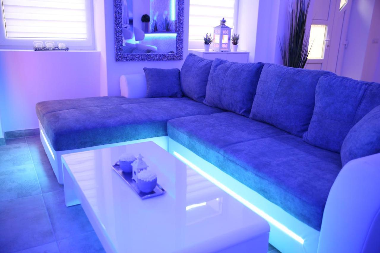 Villa Mit Whirlpool Fuer 32 Per ซริกเวนิซา ภายนอก รูปภาพ