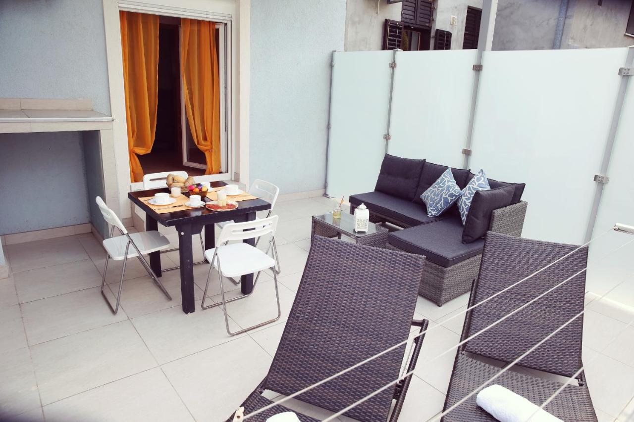 Villa Mit Whirlpool Fuer 32 Per ซริกเวนิซา ภายนอก รูปภาพ
