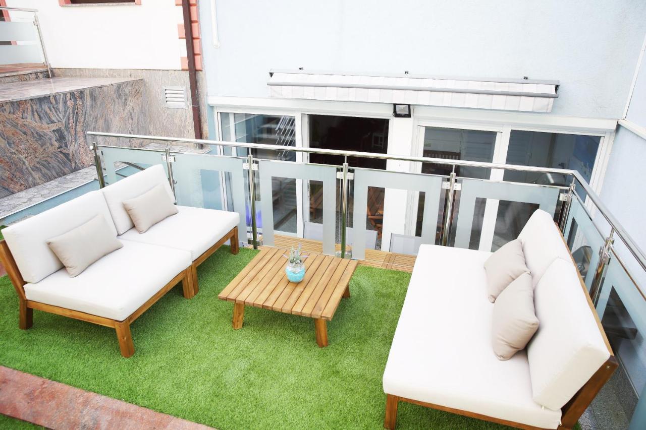 Villa Mit Whirlpool Fuer 32 Per ซริกเวนิซา ภายนอก รูปภาพ
